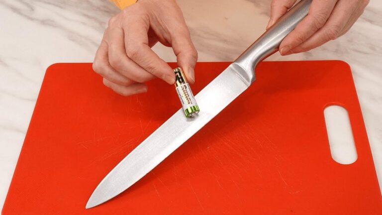 Questo semplice gesto rende i coltelli affilati come rasoi…