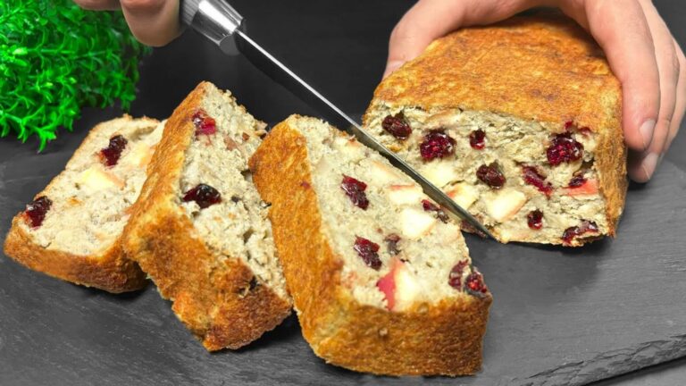 Questo semplice gesto trasforma avena e mele in una torta dietetica in 5 minuti…
